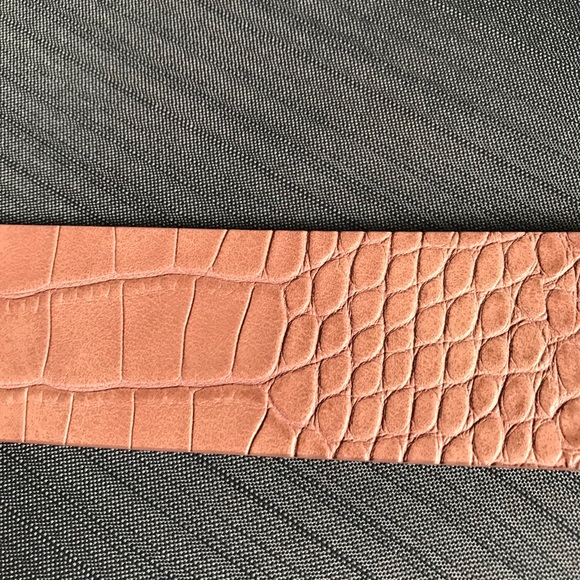 NWOT Halogen Circle Buckle Croc Embossed Belt - Picture 3 of 6